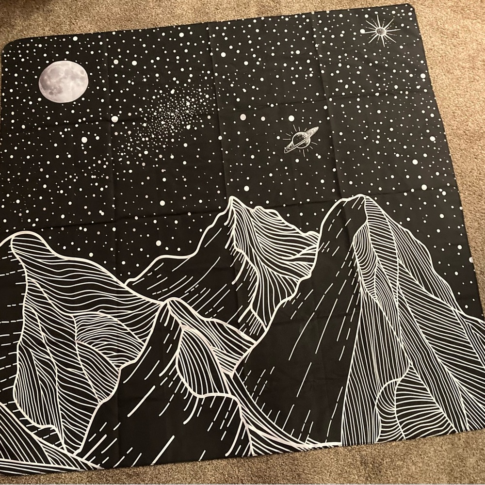 Beautiful wall tapestry excellent condition. Black and white mountains